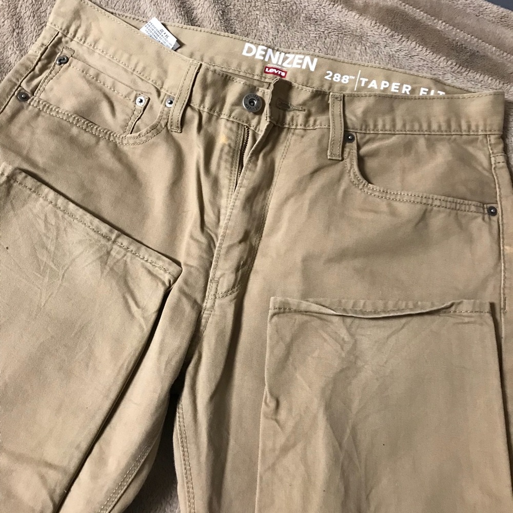 Levis Khaki Taper fit NWOT